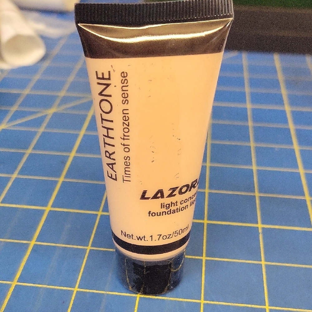 Lazora Light Concealer Foundation 03 New Sealed 50ml Tube